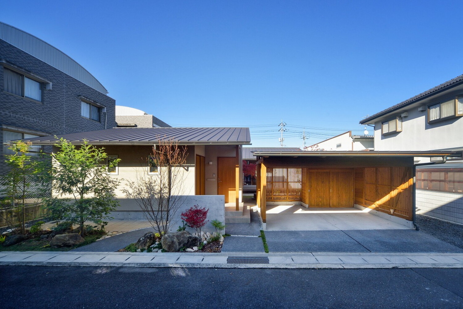 中庭を囲み、街と呼吸する暮らし。