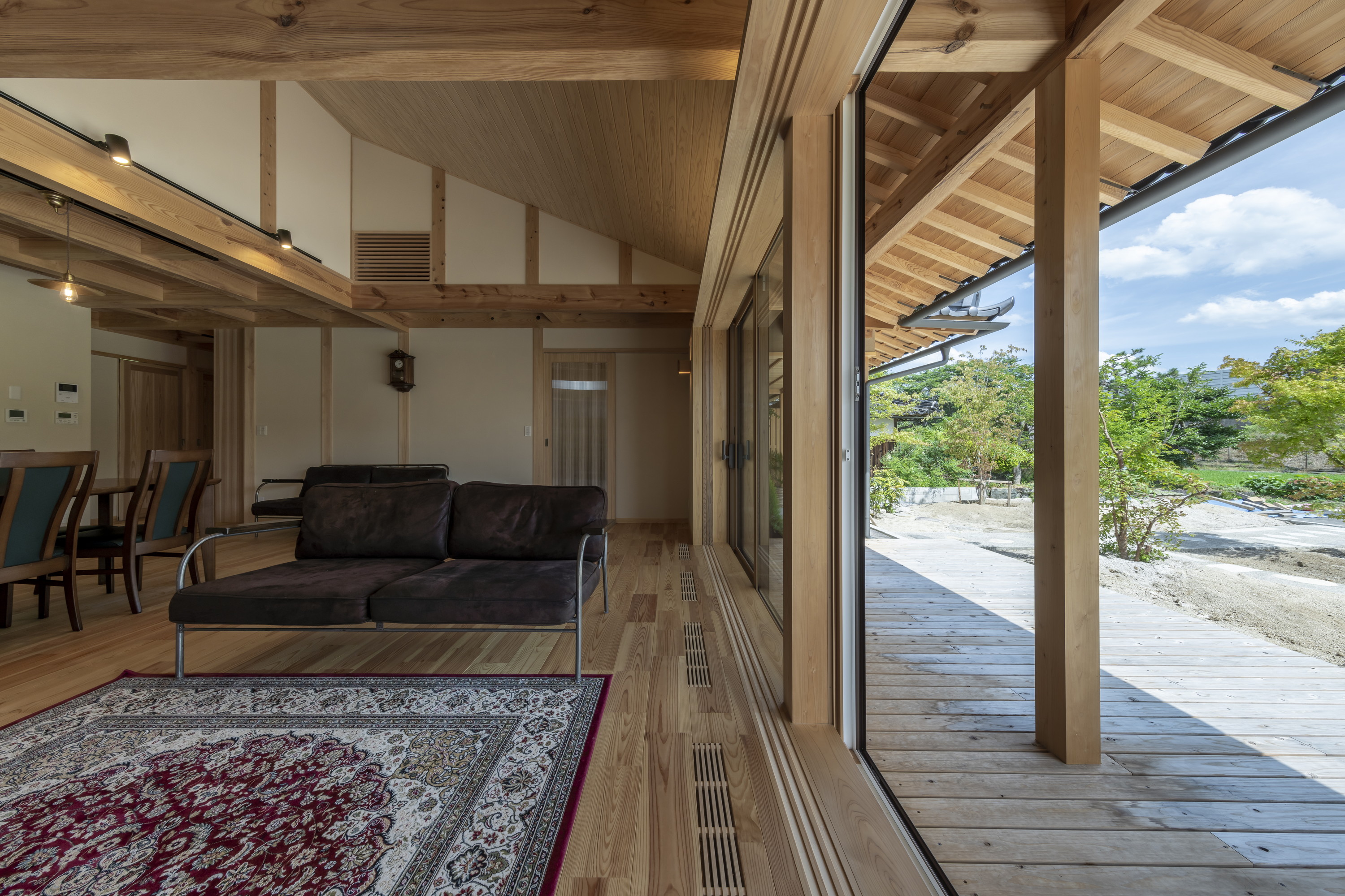 外へと繋がる開放感